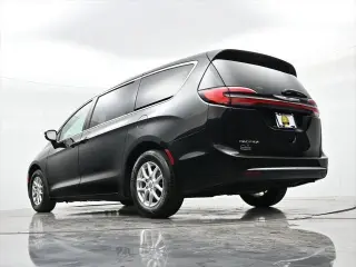 Chrysler Pacifica 2024 Touring L Minivan 4p