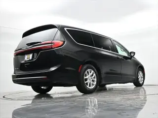 Chrysler Pacifica 2024 Touring L Minivan 4p