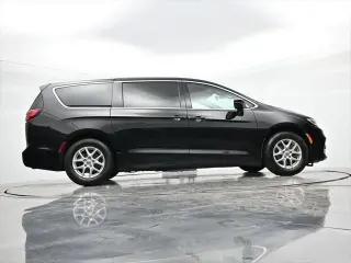 Chrysler Pacifica 2024 Touring L Minivan 4p