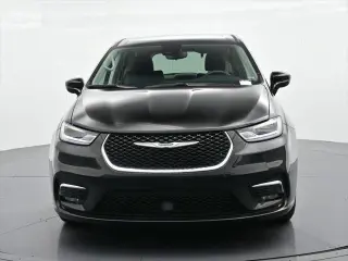 Chrysler Pacifica 2024 Touring L Minivan 4p