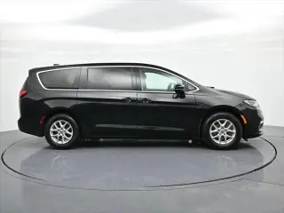 Chrysler Pacifica 2024 Touring L Minivan 4p