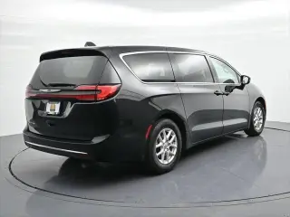 Chrysler Pacifica 2024 Touring L Minivan 4p