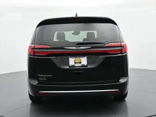 Chrysler Pacifica 2024 Touring L Minivan 4p