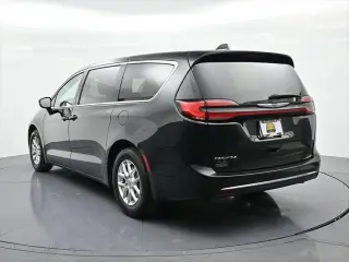 Chrysler Pacifica 2024 Touring L Minivan 4p