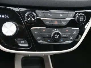 Chrysler Pacifica 2023 Touring L Minivan 4p