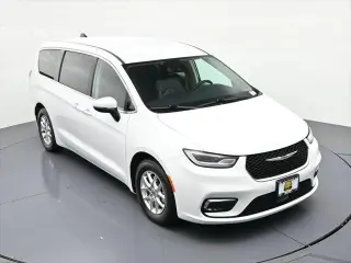Chrysler Pacifica 2023 Touring L Minivan 4p