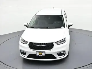 Chrysler Pacifica 2023 Touring L Minivan 4p