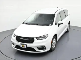 Chrysler Pacifica 2023 Touring L Minivan 4p