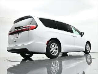 Chrysler Pacifica 2023 Touring L Minivan 4p