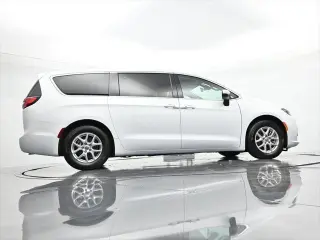 Chrysler Pacifica 2023 Touring L Minivan 4p
