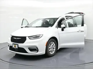 Chrysler Pacifica 2023 Touring L Minivan 4p