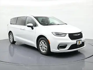 Chrysler Pacifica 2023 Touring L Minivan 4p