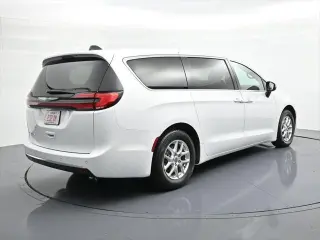 Chrysler Pacifica 2023 Touring L Minivan 4p