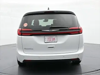 Chrysler Pacifica 2023 Touring L Minivan 4p