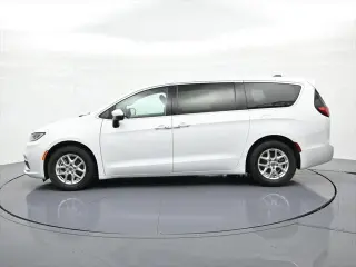 Chrysler Pacifica 2023 Touring L Minivan 4p