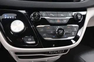 Chrysler Pacifica 2024 Touring L Minivan 4p.