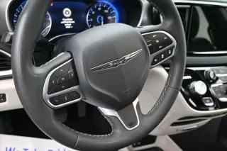 Chrysler Pacifica 2024 Touring L Minivan 4p.