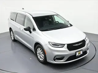 Chrysler Pacifica 2024 Touring L Minivan 4p.