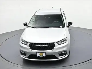 Chrysler Pacifica 2024 Touring L Minivan 4p.