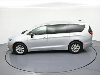Chrysler Pacifica 2024 Touring L Minivan 4p.