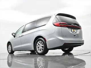 Chrysler Pacifica 2024 Touring L Minivan 4p.