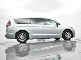 Chrysler Pacifica 2024 Touring L Minivan 4p.