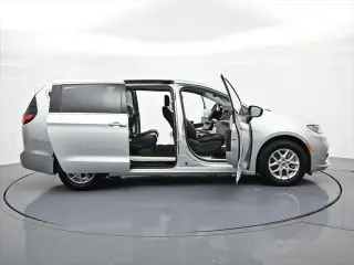 Chrysler Pacifica 2024 Touring L Minivan 4p.