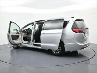 Chrysler Pacifica 2024 Touring L Minivan 4p.
