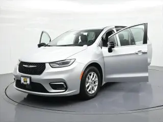 Chrysler Pacifica 2024 Touring L Minivan 4p.