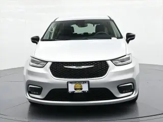 Chrysler Pacifica 2024 Touring L Minivan 4p.