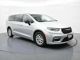 Chrysler Pacifica 2024 Touring L Minivan 4p.