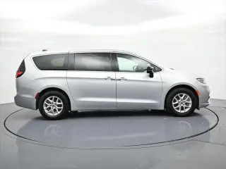 Chrysler Pacifica 2024 Touring L Minivan 4p.