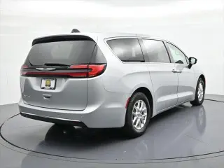 Chrysler Pacifica 2024 Touring L Minivan 4p.