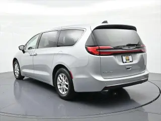 Chrysler Pacifica 2024 Touring L Minivan 4p.