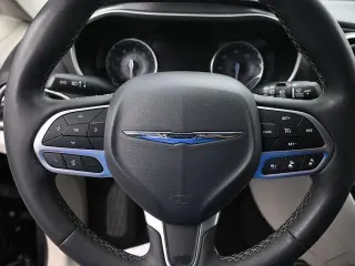 Chrysler Pacifica 2023 Touring L 4 puertas minivan