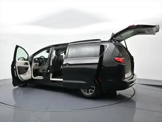 Chrysler Pacifica 2023 Touring L 4 puertas minivan