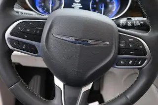 Chrysler Pacifica 2023 Limited 4dr Furgoneta Mini