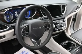 Chrysler Pacifica 2023 Limited 4dr Furgoneta Mini