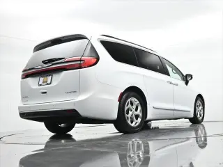 Chrysler Pacifica 2023 Limited 4dr Furgoneta Mini