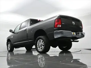 Ram 2500 2018 4x4 SLT 6 plazas Cabina Completa Estribos Laterales 6.3 pies