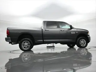Ram 2500 2018 4x4 SLT 6 plazas Cabina Completa Estribos Laterales 6.3 pies