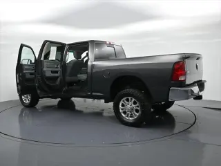 Ram 2500 2018 4x4 SLT 6 plazas Cabina Completa Estribos Laterales 6.3 pies