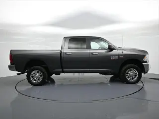 Ram 2500 2018 4x4 SLT 6 plazas Cabina Completa Estribos Laterales 6.3 pies