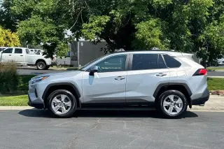 Toyota RAV4 2025 AWD XLE 4dr SUV