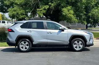 Toyota RAV4 2025 AWD XLE 4dr SUV