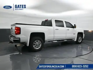 Chevrolet Silverado 3500HD 2015 4x4 LTZ 4p Cabina de Tripulação SRW