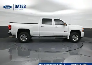 Chevrolet Silverado 3500HD 2015 4x4 LTZ 4p Cabina de Tripulação SRW