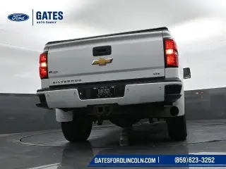 Chevrolet Silverado 3500HD 2015 4x4 LTZ 4p Cabina de Tripulação SRW