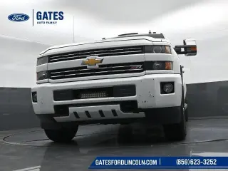 Chevrolet Silverado 3500HD 2015 4x4 LTZ 4p Cabina de Tripulação SRW