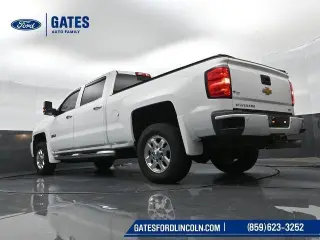 Chevrolet Silverado 3500HD 2015 4x4 LTZ 4p Cabina de Tripulação SRW